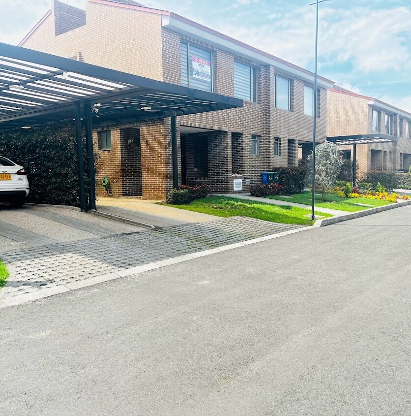 SE ARRIENDA CASA EN COTA PALO DE AGUA KATIOS