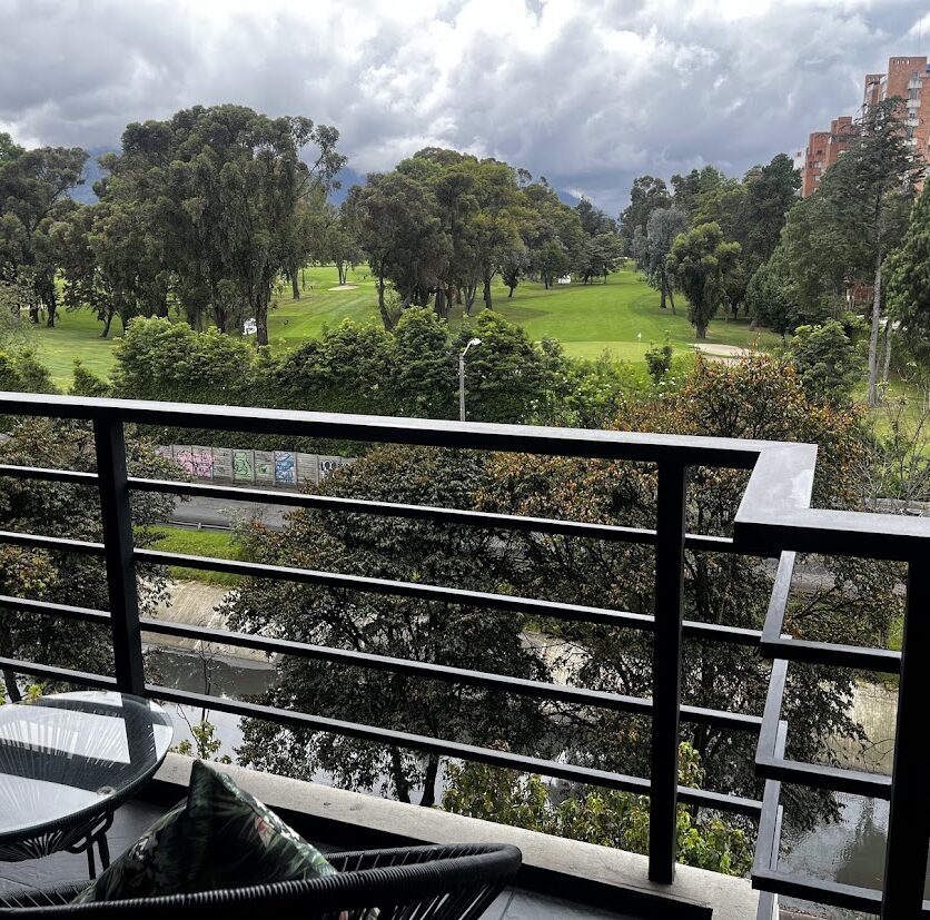 APARTAMENTO CON VISTA EN ARRIENDO